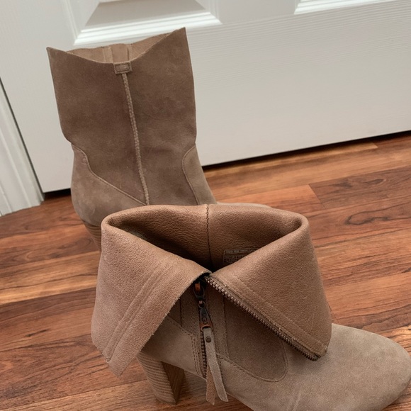 UGG ATHENA SUEDE HEEL ZIP UP SIZE 7 - Picture 3 of 6